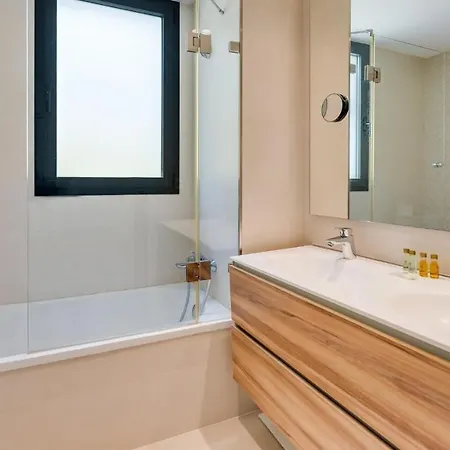 Amazing Ultra Modern Oasis In Atalaya Apartamento